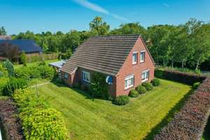 Aus Alt mach Neu – Einfamilienhaus mit großem Potenzial in ruhiger Wohnlage! – Die vollständige Adresse der Immobilie erhältst du vom Anbieter., 26607 Aurich – Vorschaubild 2