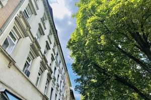 Charmantes Altbau-Ensemble 
in zentraler Lage von Karlsruhe
 – Mit Entwicklungspotenzial – Die vollständige Adresse der Immobilie erhältst du vom Anbieter., 76137 Südstadt, Karlsruhe – Vorschaubild 3
