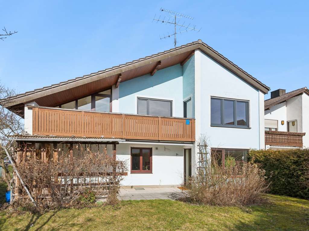 Immobilie in Ismaning - Zweifamilienhaus mit Modernisierungsbedarf und hübschem Eckgrundstück in Ismaning bei München - Bild 1