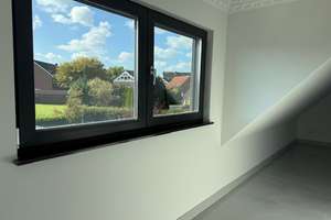 Stilvolle, exklusive 2-Zi-Dachgeschosswohnung mit Balkon und Stellplatz in bevorzugter ruhiger Lage – Die vollständige Adresse der Immobilie erhältst du vom Anbieter., 23570 Travemünde, Lübeck – Vorschaubild 3