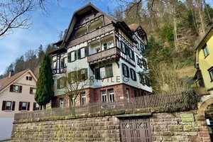 Ertragreiche Kapitalanlage: Charmantes Fachwerkhaus mit 4 Wohneinheiten nahe dem Kurpark – Calw (Kreis) – Vorschaubild 2