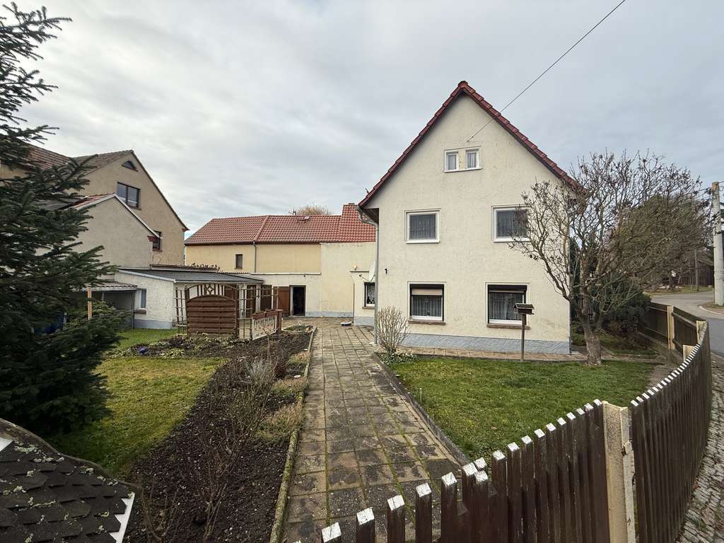 Immobilie in Frohburg - Einfamilienhaus mit Garten und Garage zu verkaufen. - Bild 0