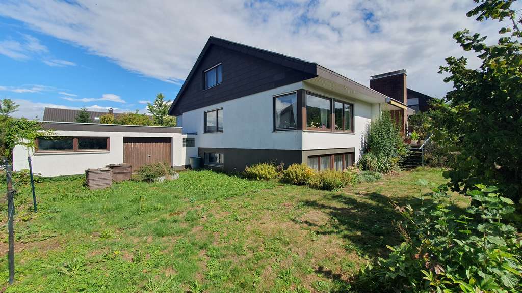 Immobilie in Schlat - Schlat: Großzügiges Wohnhaus mit Büro in unverbaubarer Aussichtslage - Bild 3