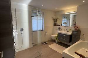Ab 01.12.2026 bezugsfrei - Hochwertige 3-Zimmer-Wohnung mit großem Süd-/West-Balkon am Chiemsee – 83209 Prien am Chiemsee – Vorschaubild 9
