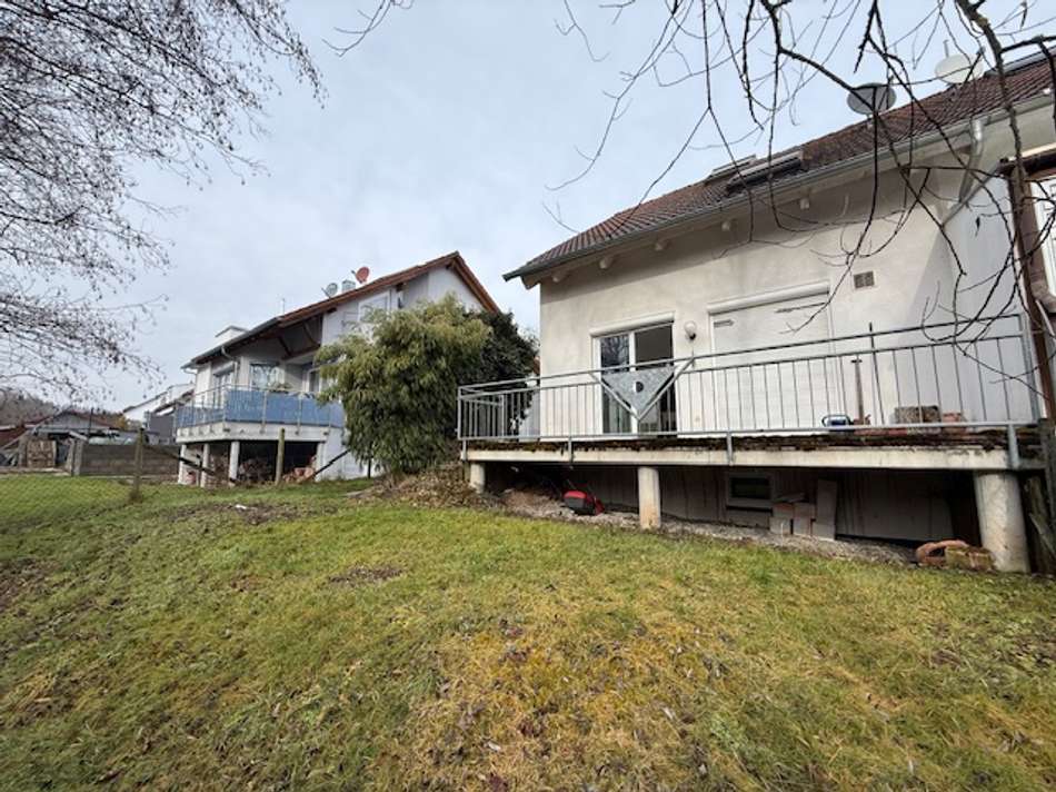 Hausrückseite mit Garten