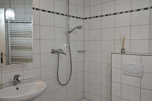 **PF-Sedanplatz - gepflegte 2-Zimmer-Wohnung mit EBK und Balkon im 2.OG** – Dillsteiner Str. 10a, 75173 Pforzheim – Vorschaubild 8