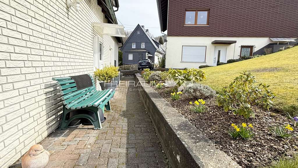 Immobilie in Wilnsdorf - Freiraum4 +++ Charmantes Einfamilienhaus mit großem Grundstück & zusätzlichem Ackerland in Wilnsdorf - Bild 3