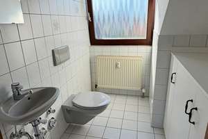 3-Zimmer DG Wohnung mit modernisierter Küche, Balkon & PV Anlage – Erlenfeld 20, 91056 Alterlangen, Erlangen – Vorschaubild 9