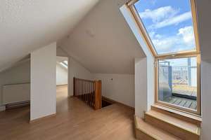 Helle 3,5-Zimmermaisonettewohnung mit neuem Bad und Dachterrasse! – Zschopauer Straße 142, 9126 Bernsdorf, Chemnitz – Vorschaubild 9