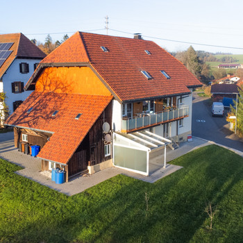 Gepflegtes Dreifamilienhaus mit großzügigem Grundstück, flexiblen Nutzungsmöglichkeiten und solid...