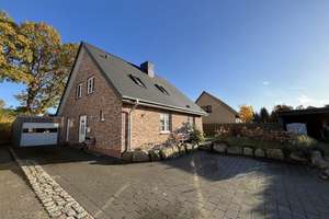 Familienglück in Tellingstedt- komfortables Einfamilienhaus in Sackgassenlage – Die vollständige Adresse der Immobilie erhältst du vom Anbieter., 25782 Tellingstedt – Vorschaubild 1