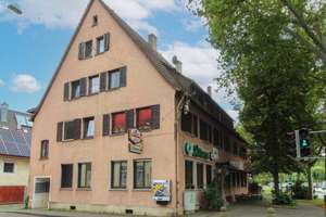 Lukrative Kapitalanlage mit Entwicklungspotenzial – MFH mit langfristig vermieteter Gewerbeeinheit – Die vollständige Adresse der Immobilie erhältst du vom Anbieter., 70378 Mühlhausen (Ortsteil), Stuttgart – Vorschaubild 2