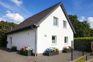 Freistehendes Einfamilienhaus von 2013 mit Energieklasse A in ruhiger Sackgassenlage bei Kiel