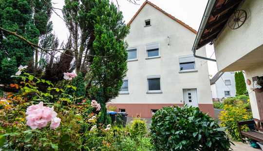 Bild von Komplett bezugsfreies Zweifamilienhaus mit traumhaftem Garten in Dreieich-Offenthal