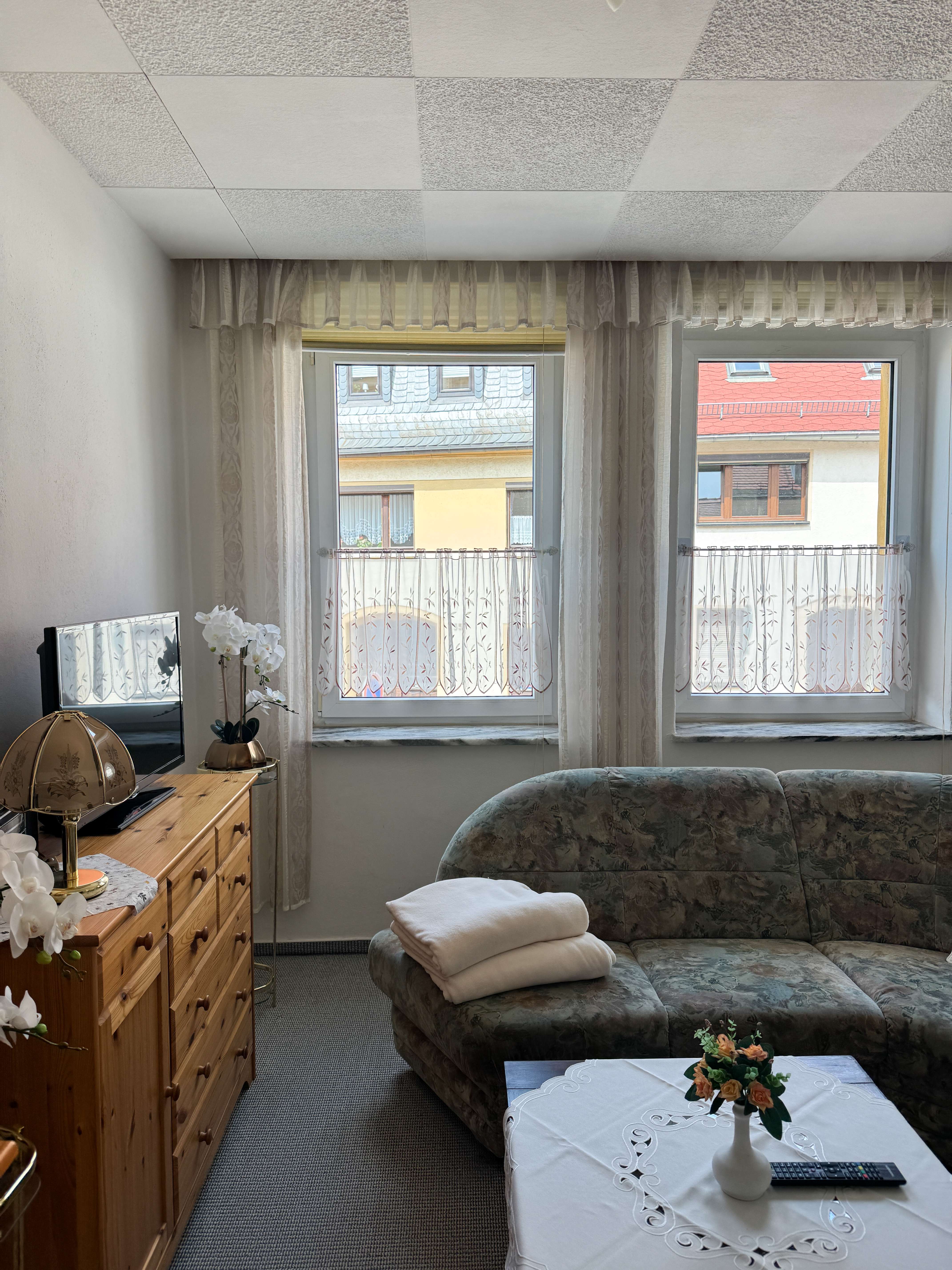 Charmantes Dreiparteienhaus mit großem Grundstück und Entwicklungspotenzial, Zwickau Kreis – Bild 4