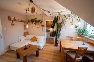 Dachgeschosswohnung mit Einbauküche – Eckampstraße 24, 40472 Rath, Düsseldorf – Vorschaubild 1