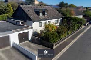 Familienidyll in Schnaittenbach: Architektenhaus mit Balkon, Terrasse und Einliegerwohnung – Die vollständige Adresse der Immobilie erhältst du vom Anbieter., 92253 Schnaittenbach – Vorschaubild 1