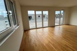 Helle, lichtdurchflutete 4-Zimmer-Wohnung mit großer Dachterrasse