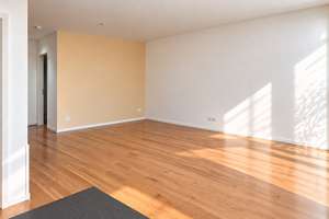Zentrumsnah & gut geschnitten: Schicke 3-Zimmerwohnung im Stadtteil Bockenheim ! – 60486 Bockenheim, Frankfurt am Main – Vorschaubild 2