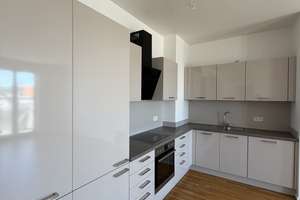 Lichtdurchflutete 4-Raum-Wohnung mit Einbauküche und Balkon