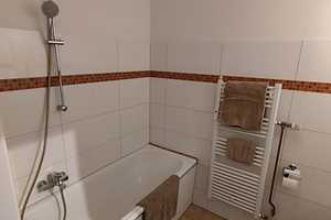 Geschmackvolle, vollst. renovierte 1-Raum-Wohnung mit geh. Innenausstattung mit Balkon und EBK – Timmersfeld 25, 42899 Remscheid – Vorschaubild 4
