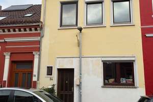 Sanierungsbedürftiges Mehrfamilienhaus in der Neustadt - 3 Wohnungen , Dachterrasse u. Innenhof!