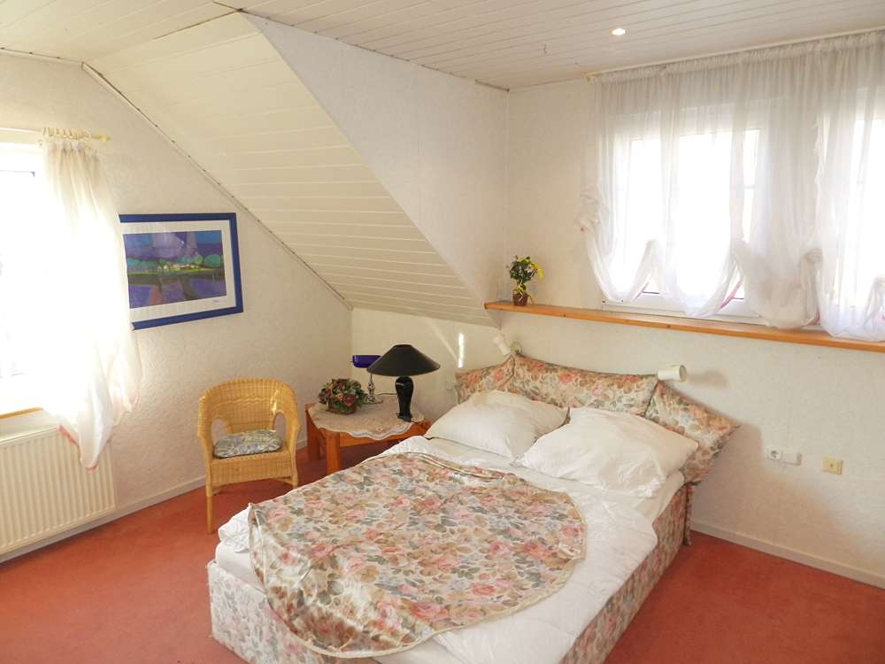 Immobilie in Traben-Trarbach - Traben-Trarbach: Solides Zweifamilienhaus mit Garage in sonniger, hochwasserfreier Ortsrandlage! - Bild 1