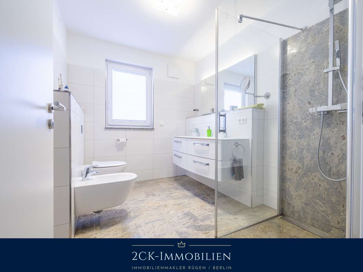 Immobilie in Göhren - Premium Ferienhaus in bester Lage von Göhren: Exklusives Massivhaus mit etablierter Ferienvermietung - Bild 6