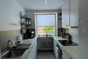 Geschmackvolle 2-Zimmer-DG-Wohnung mit Balkon und EBK in Hamburg-Schnelsen – Hamburg – Vorschaubild 1