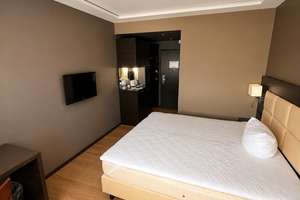 Modern möbliertes City-Apartment mit hochwertigem Bad in zentraler Lage in Karlsruhe – Kriegstr. 51, 76133 Innenstadt-West, Karlsruhe – Vorschaubild 3
