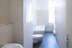 Schöne, bezugsfreie 2-Zimmer-Wohnung mit Balkon und charmanten Altbaudetails im Arnimplatz-Kiez! – Driesener Straße 29, 10439 Prenzlauer Berg, Berlin – Vorschaubild 15