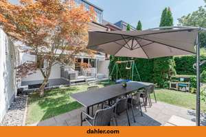 Wohnen wie im eigenen Stadthaus: Garten, Gewölbekeller und separater Eingang