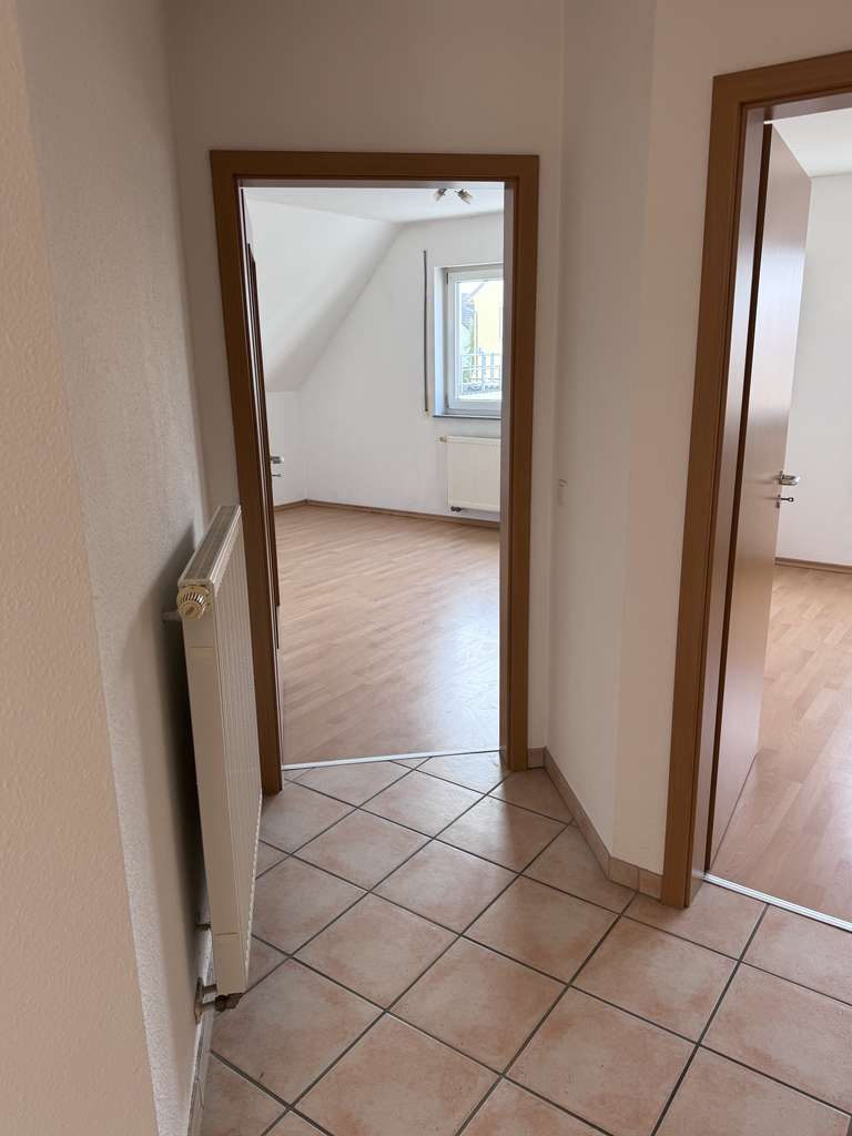 Immobilie in Harthausen - schöne Dachgeschoß-Wohnung mit Balkon und Garage SüdWestLage - Bild 3