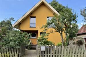Wo Gemütlichkeit zu Hause ist: Familienidylle mit natürlichem Charme in ruhiger wassernaher Lage – Die vollständige Adresse der Immobilie erhältst du vom Anbieter., 12589 Rahnsdorf, Berlin – Vorschaubild 1