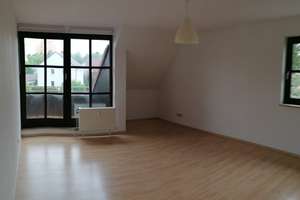 Helle 2-Zimmer-DG-Wohnung mit Balkon – zentral in Erlangen gelegen