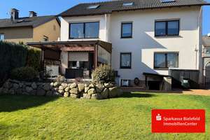 Großartiges Zweifamilienhaus mit schönem Garten, Balkon und Terrasse in Brake 