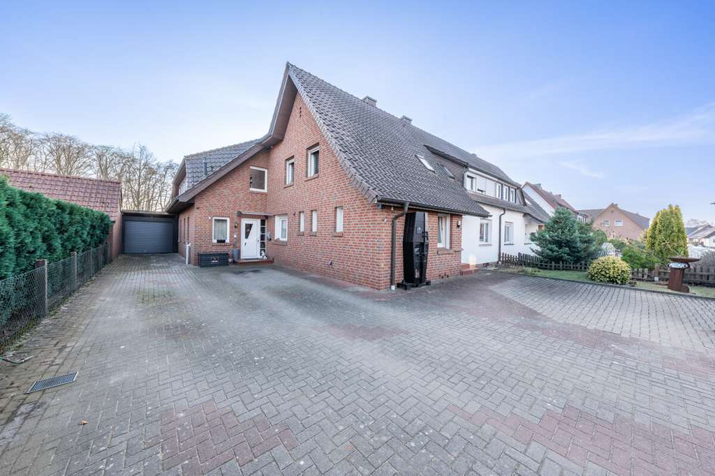 Immobilie in Bramsche - 3 - Parteien-Haus mit Perspektive - jetzt sichern, Rendite selbst gestalten - Bild 0