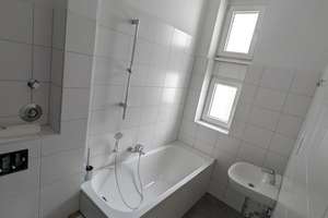 Kinderfreundliche 4-Zimmer-Wohnung mit Balkon in Krefeld – Weyerhofstraße 3, 47803 Inrath/Kliedbruch, Krefeld – Vorschaubild 4