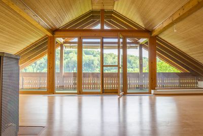 Wohnen wie im eigenen Haus: Dachgeschosswohnung mit Panoramablick – Provisionsfrei von privat
