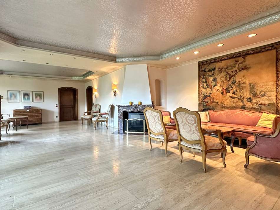 Wohnraum mit Kaminplatz