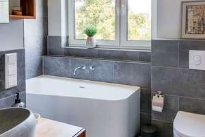 HOMESK - Bezugsfreie, kernsanierte 3-Zimmer-Wohnung mit Südwest-Balkon, 2 Bädern & Wohnküche – Eisackstraße 34, 10827 Schöneberg, Berlin – Vorschaubild 34