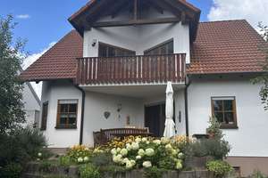 Viel Platz in Heßdorf: Gepflegtes Einfamilienhaus mit Garage