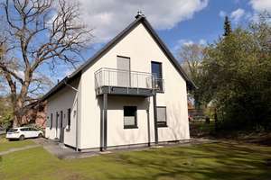 Modernes Einfamilienhaus aus 2022 – großzügiger Grundriss, Garten & Top-Ausstattung in ruhiger Lage