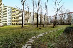 Bezugsfrei: Gut geschnittene 3-Zimmer-Wohnung mit grandioser Aussicht vom schönen Balkon – Die vollständige Adresse der Immobilie erhältst du vom Anbieter., 13051 Neu-Hohenschönhausen, Berlin – Vorschaubild 11