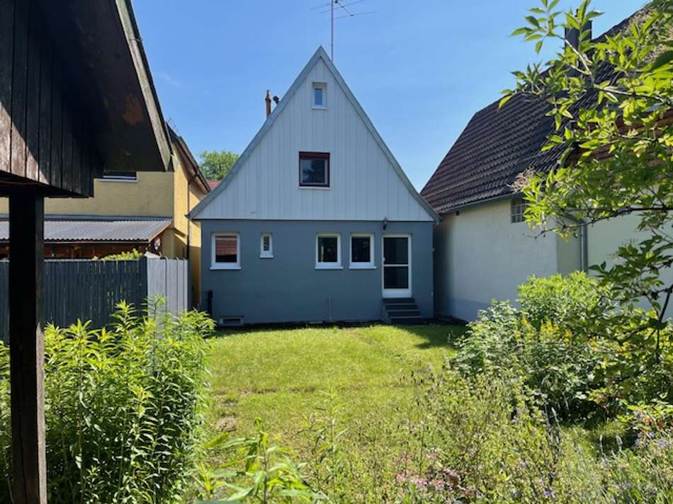 Hausrückseite mit Garten