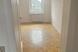 2-Zimmer Wohnung: Erstbezug nach hochwertiger Kernsanierung, hell, nähe Klinikum, Bal