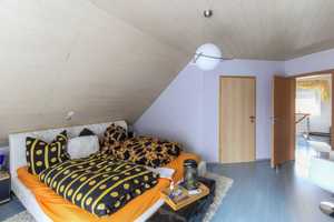 Für Eigennutzung und Vermietung: EFH mit großzügigen Räumen und Einliegerwohnung in ruhiger Lage – Hildesheim (Kreis) – Vorschaubild 8