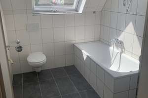 Helle Dachgeschosswohnung mit 6 Zimmern – Nibelungenstraße 68, 47057 Neudorf-Süd, Duisburg – Vorschaubild 8
