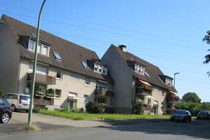 Lassen Sie sich vormerken - renovierte 3-Zimmer DG Wohnung wartet auf Sie als neue Mieter
