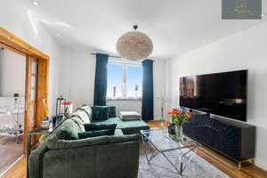 Historischer Charme trifft modernen Wohnkomfort: Großzügige Doppelhaushälfte mit drei Wohneinheiten